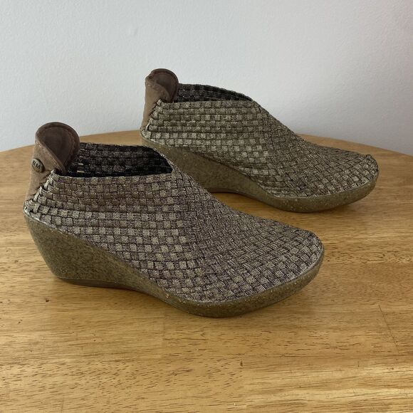 Bernie Mev Gem Gold Woven Pull On Gummy Wedge Booties Size 40 US 9-9.5 - Picture 1 of 7